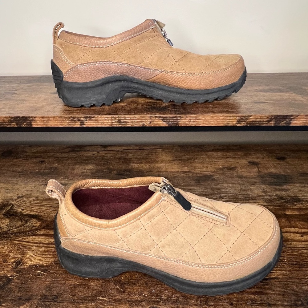 Lands' End Tan Slip On Quilted Low Zip Top Hiking Sneaker Comfort Shoes womens 7